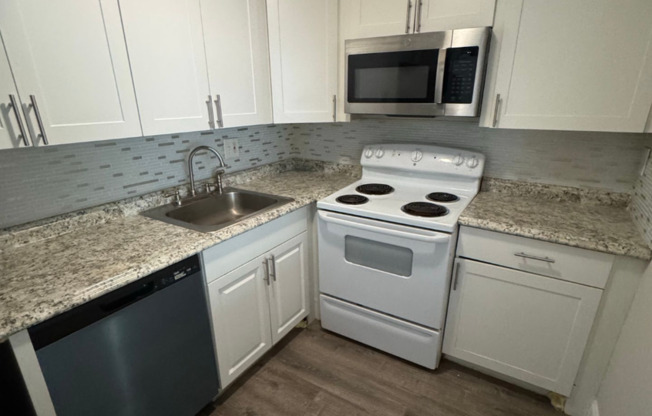 2 beds, 1 bath, 900 sqft, $1,900, Unit 537 - 212