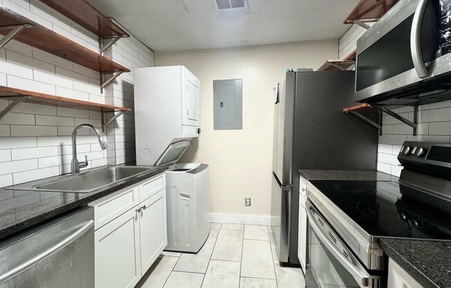 500 PKWY DR NE