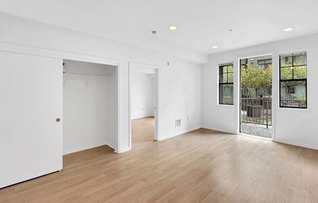 Lovely Renovated and Sunny 1-Bedroom in the Heart of Chinatown!