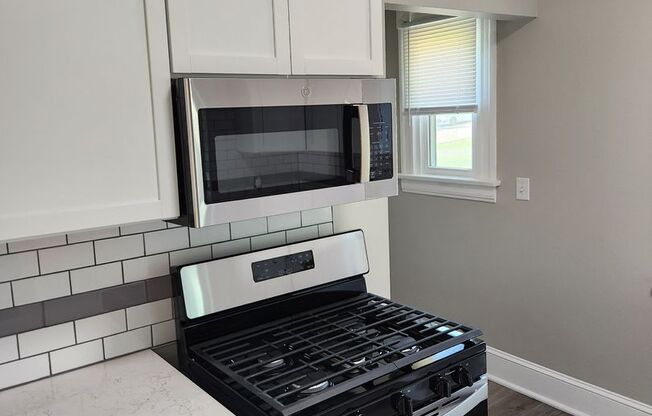 3/2/1 Newly remodeled, near saddle creek, and med center