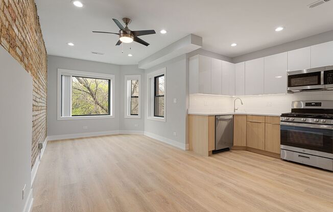 3 beds, 2 baths, 894 sqft, $2,650, Unit 1558-3N