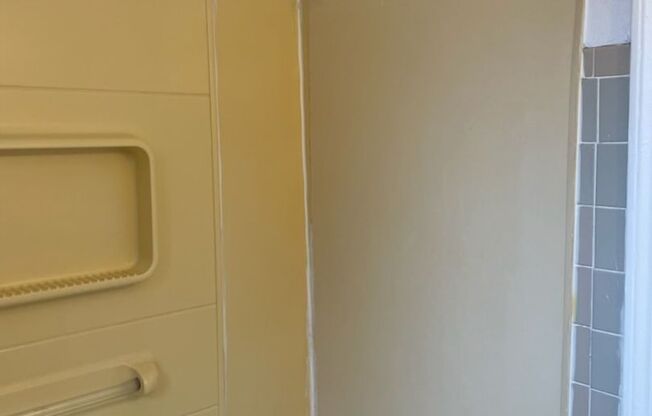 Studio, 1 bath, 487 sqft, $1,275, Unit Fifth 108