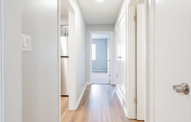 2 beds, 1 bath, 886 sqft, $1,125, Unit 421-25