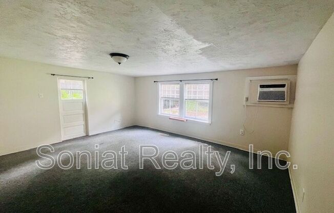 7 Allard Boulevard, 2