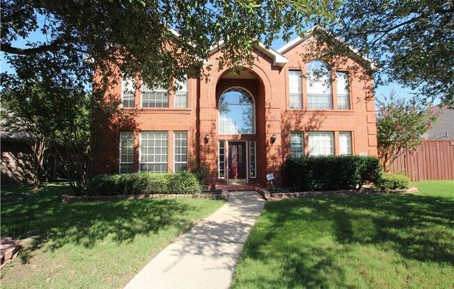 Amazing 5 Bedroom open floor plan house. Paint inside and outside.