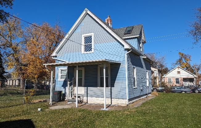 1319 GRAND AVE