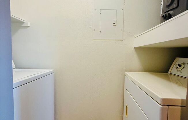 1 bed, 1 bath, $1,300, Unit # 1034
