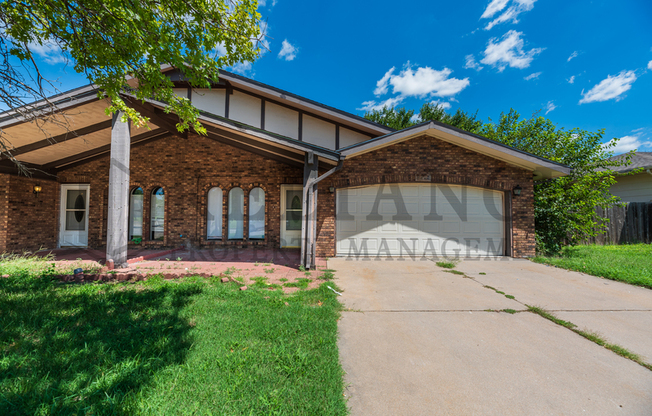2202 S WHITE OAK DR