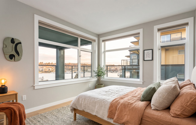 East Queen Anne Seattle 2 Bedroom 2 Bathroom Apartment for Rent | Lake Union Views, Rooftop Deck, In-Unit Laundry & Garage Parking