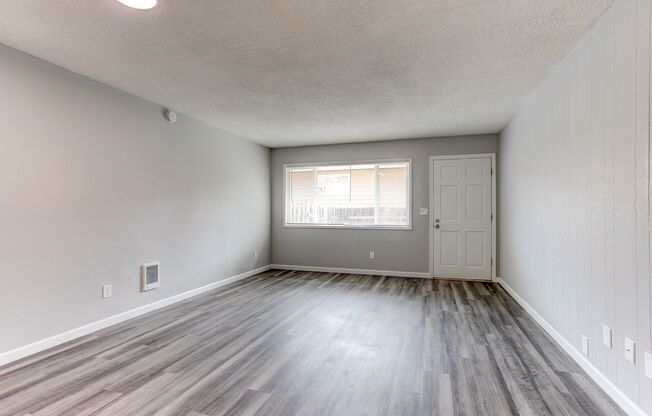 SUPER 2bed/1Bath Ground Level unit, Near Beaverton Town Square!