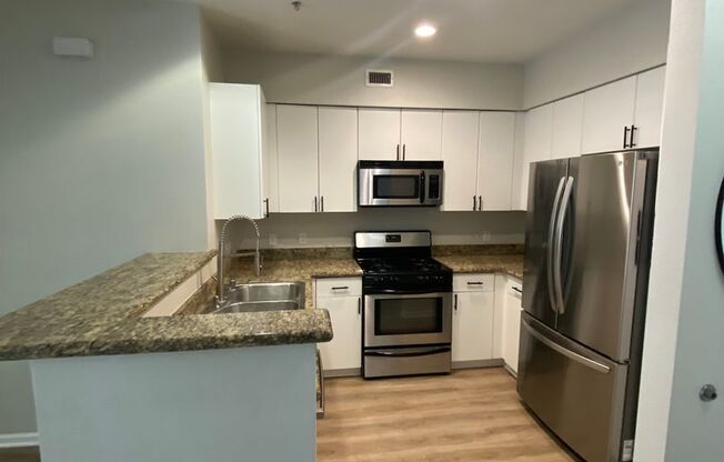 Gorgeous 2 Bedroom Anaheim Condo For Rent-Remodeled, w/ Laundry, Parking, and AC!