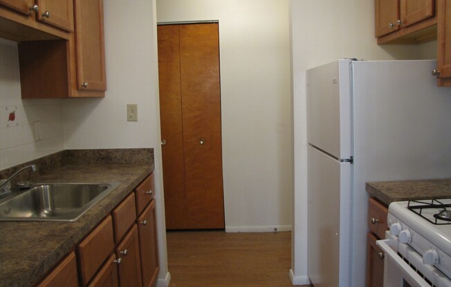 1 bed, 1 bath, 684 sqft, $935, Unit B201