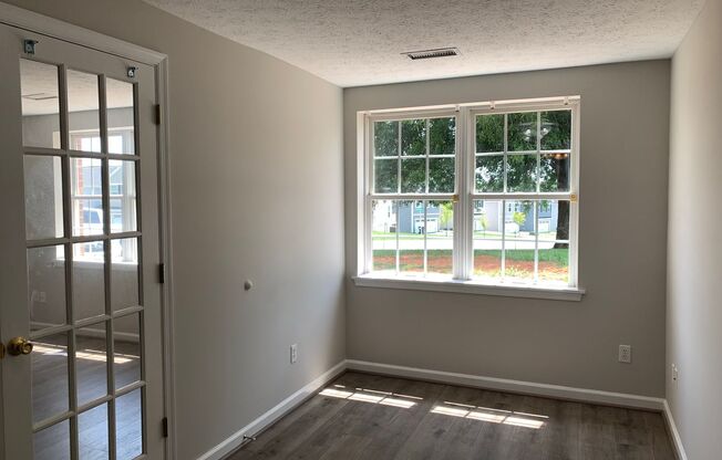 1 bed, 1 bath, $925, Unit B