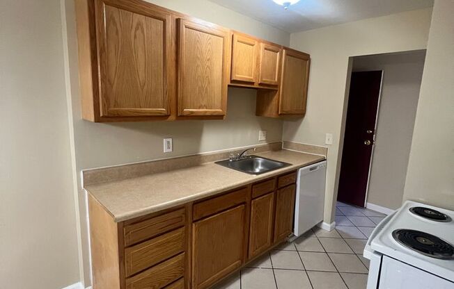 2 beds, 1.5 baths, 920 sqft, $1,200, Unit Apt 10