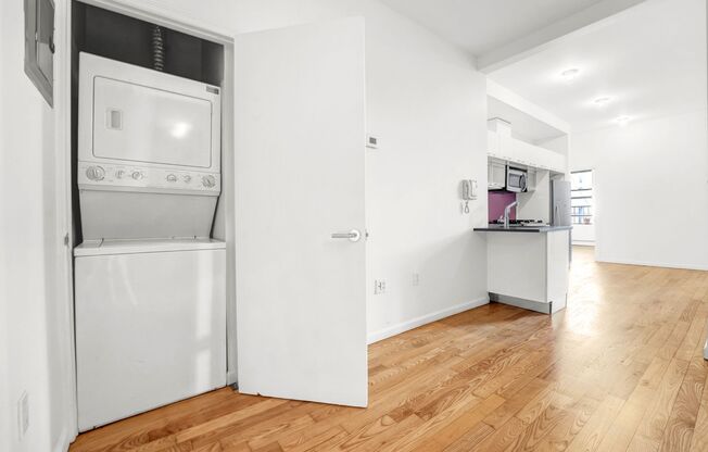 Modern 1-Bedroom with Home Office and Private Terrace DW/WD