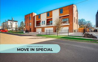 Modern 2-Bedroom Townhome in Dallas – Double Garage & Private Patio