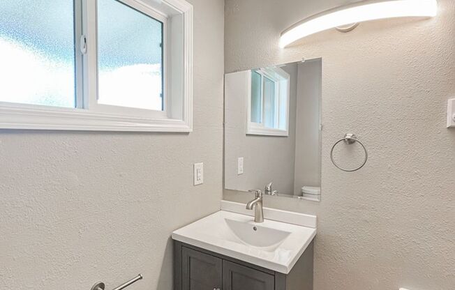 Studio, 1 bath, $850, Unit 25Th440#5