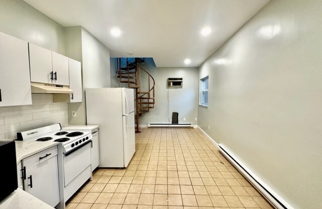 1 bed, 1 bath, $2,800, Unit 3