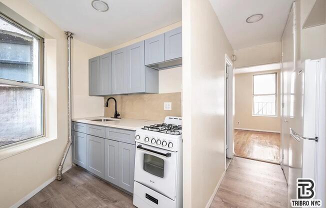 305 E 105 ST