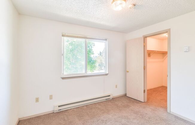 1 bed, 1 bath, 636 sqft, $1,325, Unit 427-27