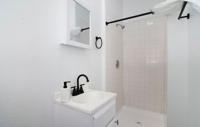 Studio, 1 bath, 190 sqft, $1,095.42, Unit 37