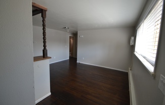 2 beds, 1 bath, 700 sqft, $1,300, Unit D