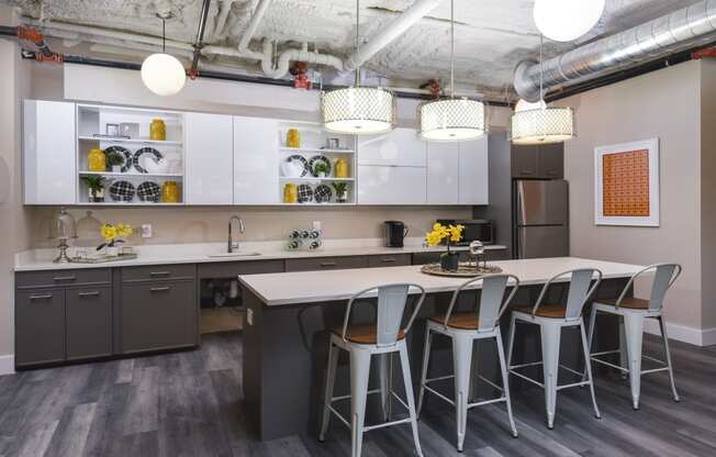 Studio, 1, 2 Bedroom &
Penthouse Residences