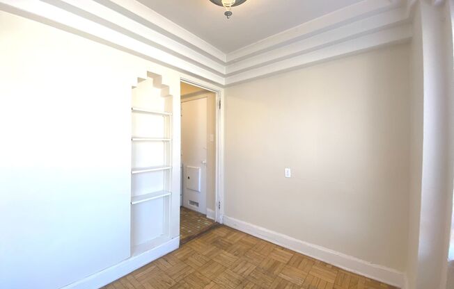 2 beds, 1 bath, $1,395, Unit 201