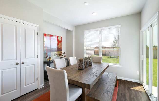 Rivers Edge Apartments Dining Space