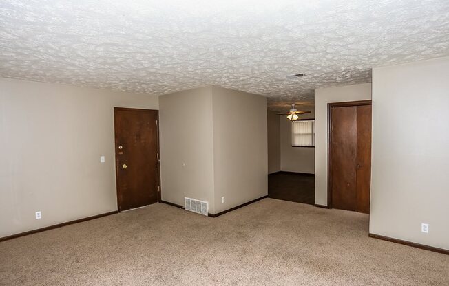 Maple Ridge Apartments | 3 Bedroom | Living Room