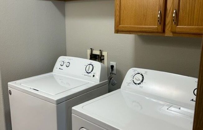 1 bed, 1 bath, 990 sqft, $1,460, Unit 33481