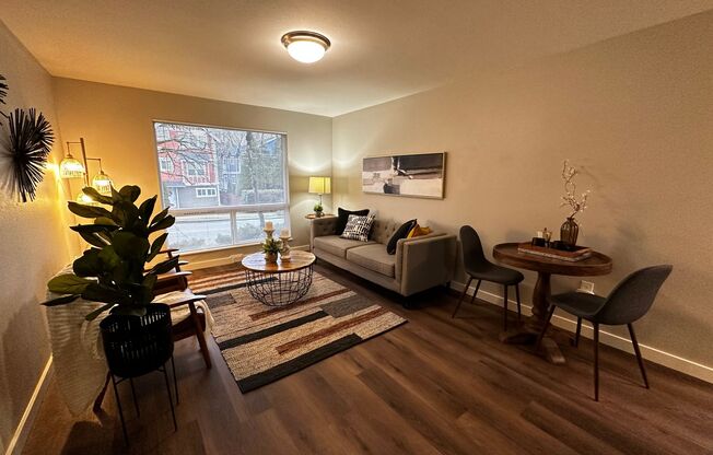 923-925 SW Holden St