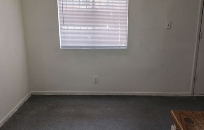 2 beds, 1 bath, $1,000