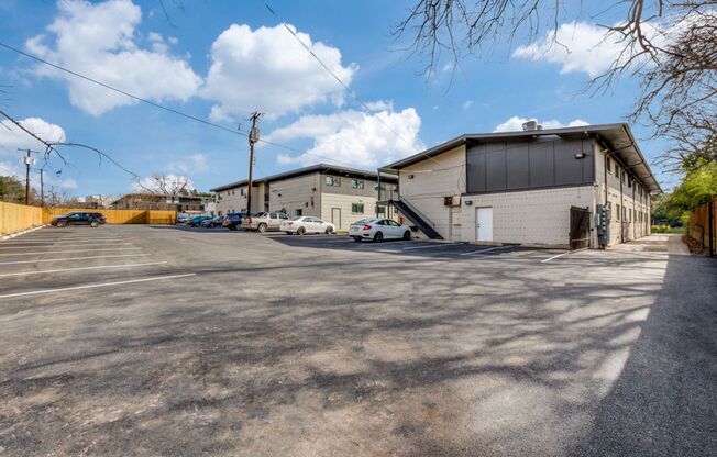 2 beds, 1 bath, 850 sqft, $1,425, Unit 115