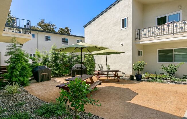 285 N. Oakland