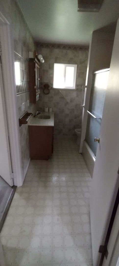 2 beds, 1 bath, $1,550