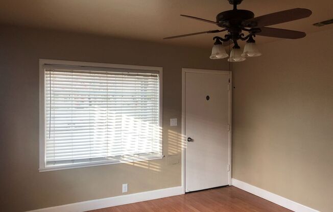 Newly Updated 2 Bedroom Unit in the heart of Roseville!