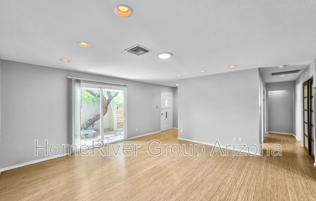 7613 E MINNEZONA AVE