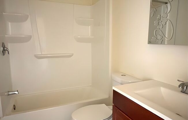 2 beds, 1 bath, 700 sqft, $2,295, Unit H1