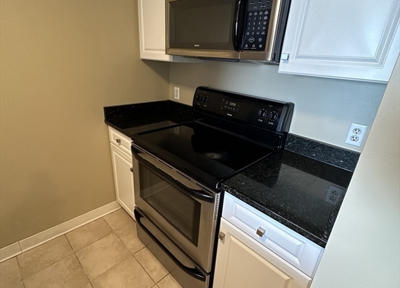 1 bed, 1 bath, 663 sqft, $3,200, Unit 2027