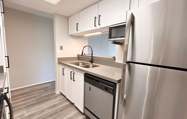 2 beds, 1.5 baths, 883 sqft, $2,450, Unit 401