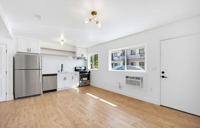 Studio, 1 bath, 400 sqft, $1,550, Unit 1725 #2