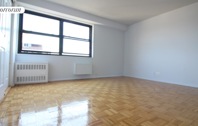 1 bed, 1 bath, $4,400, Unit 22C