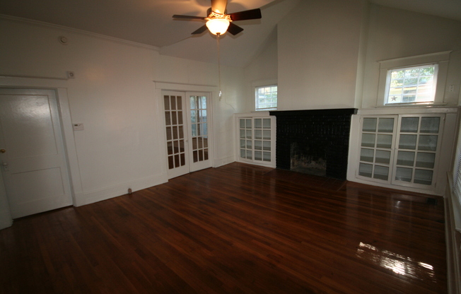 Beautiful 4BR/3BA House Near Duke and Downtown - All Appliances / Fenced Yard