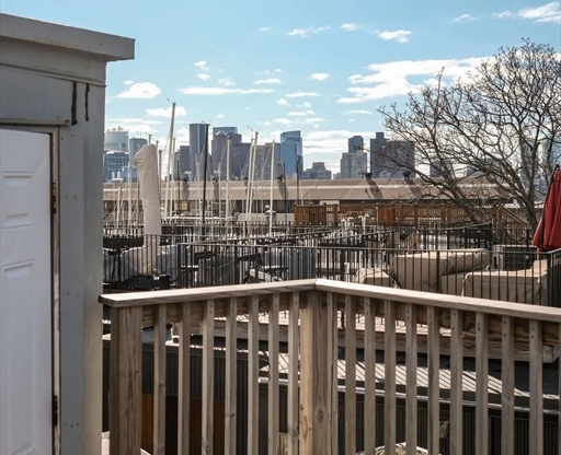 2 beds, 1 bath, 700 sqft, $2,600, Unit 2