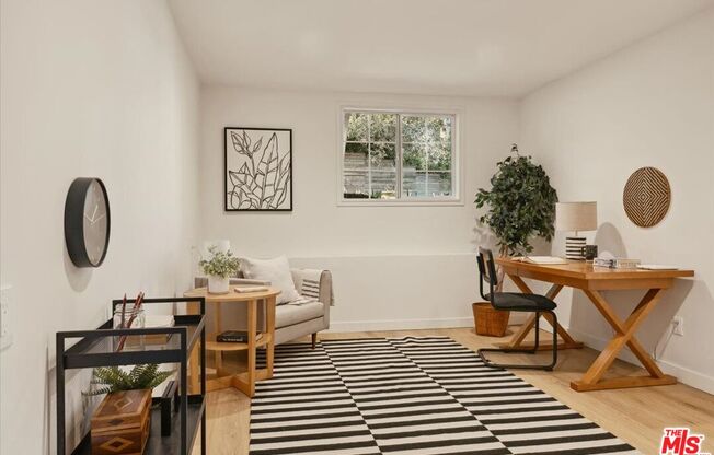 2467 SILVER RDG AVE
