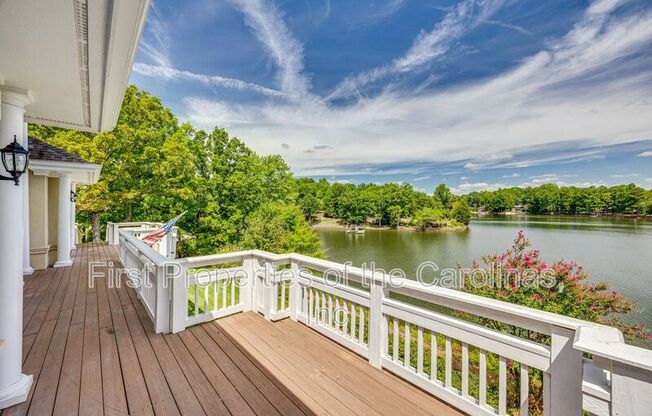 11 HAMILTON WOODS CT