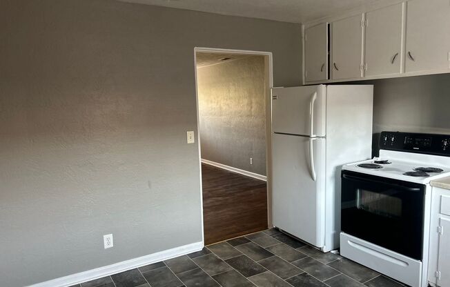 2 beds, 1 bath, 750 sqft, $1,070, Unit B05 1040 16