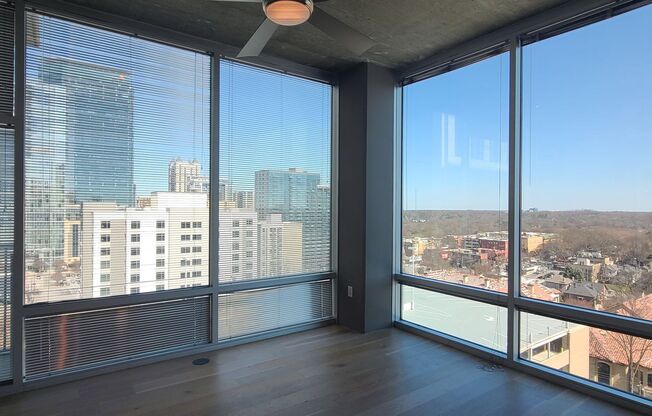 Modern Corner Unit 1BR Condo in Midtown with Skyline Views