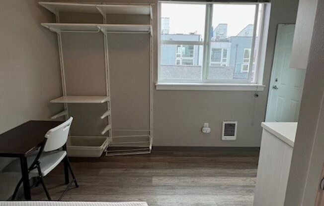 Studio, 1 bath, 172 sqft, $825, Unit D6